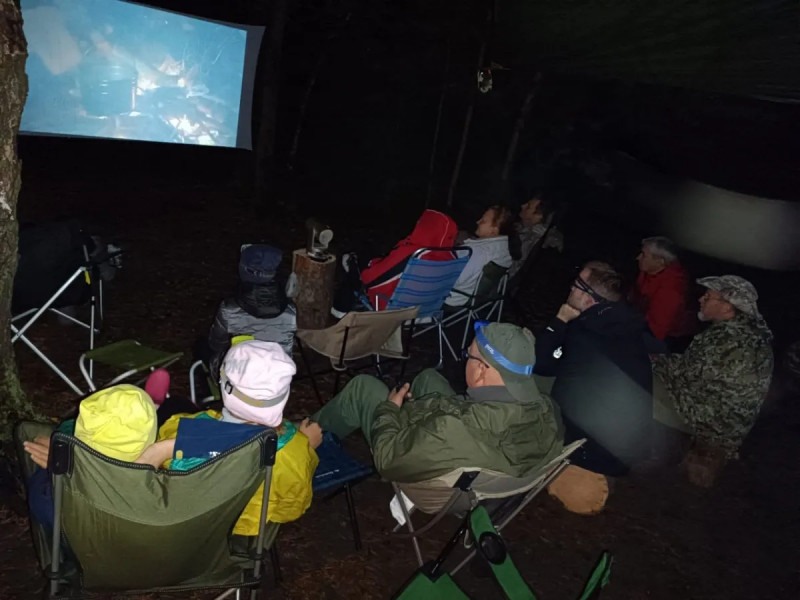 Экран на люверсах Кубстер на природе