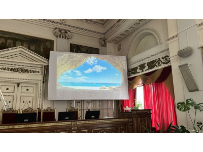 Экран 4 метра на двойном штативе