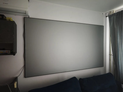 Серый экран на раме для УКФ проектора